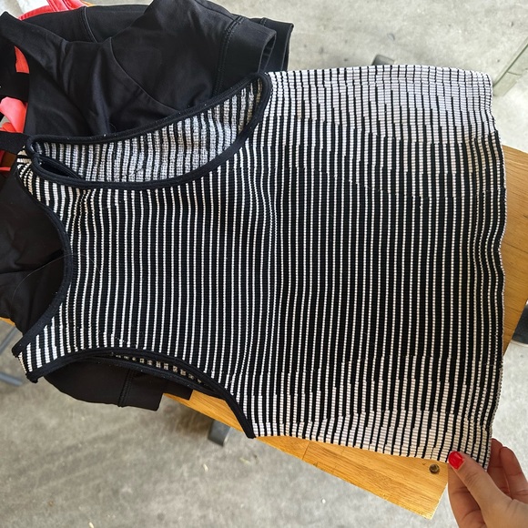 Lululemon Sport Bras - Bundle of 4 - Picture 6 of 8